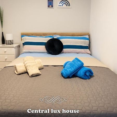 Central Lux House كالاماتا المظهر الخارجي الصورة