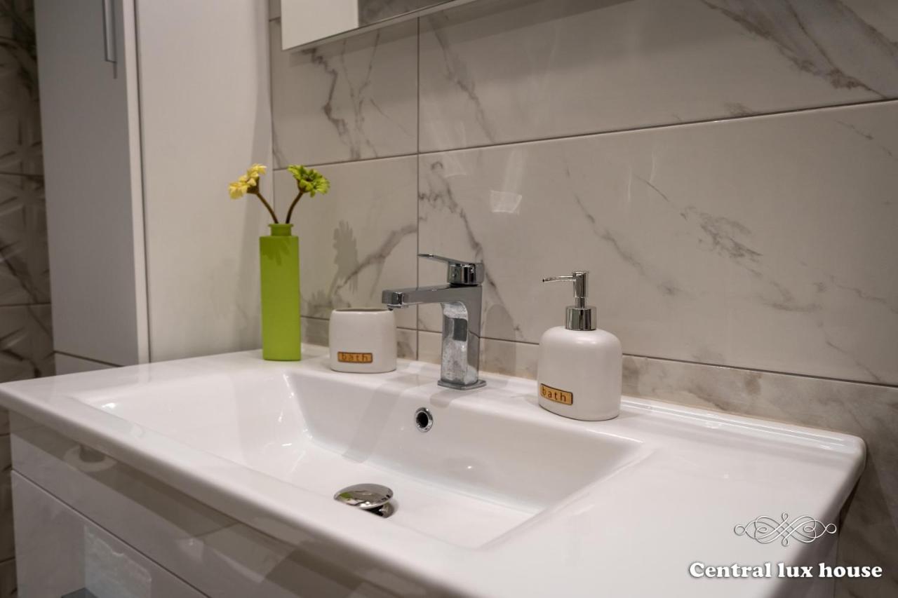 Central Lux House كالاماتا المظهر الخارجي الصورة