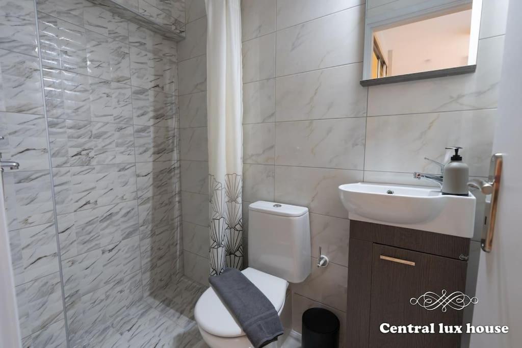 Central Lux House كالاماتا المظهر الخارجي الصورة
