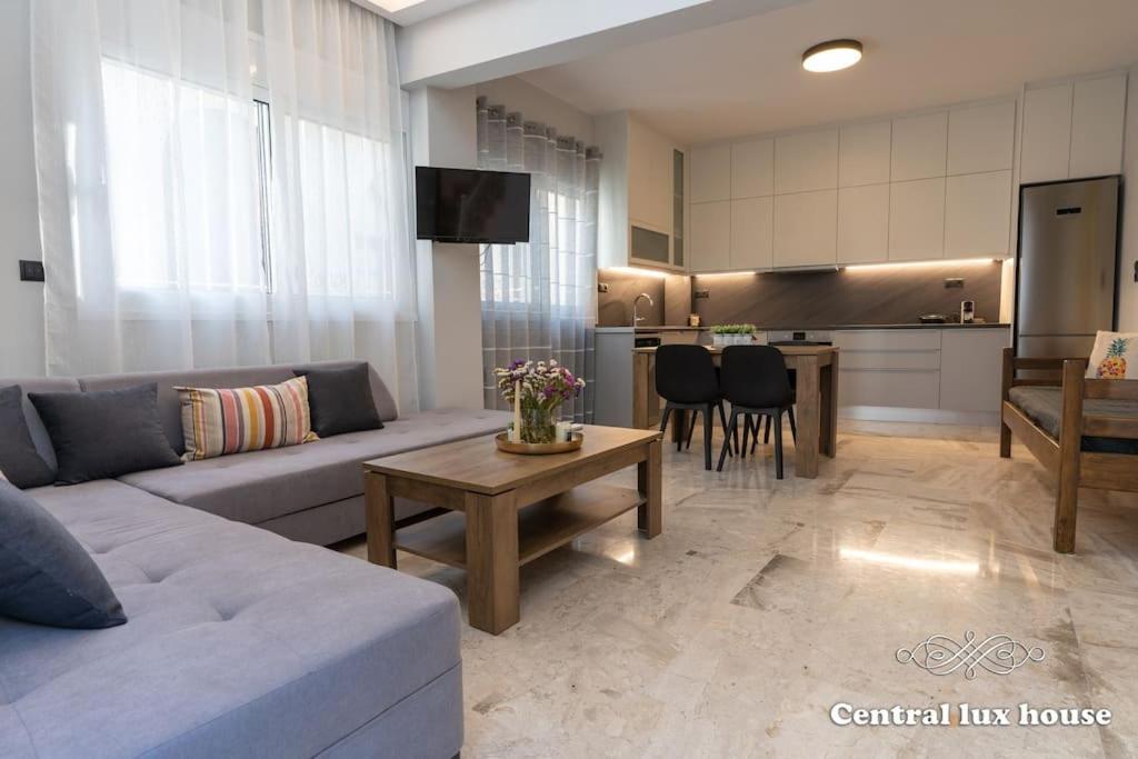 Central Lux House كالاماتا المظهر الخارجي الصورة