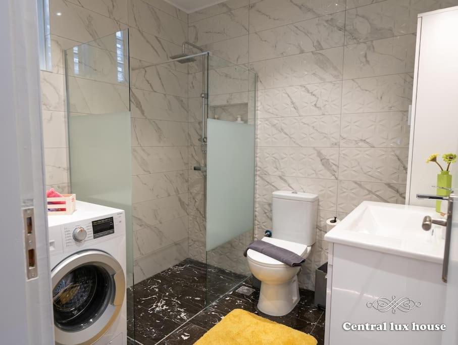 Central Lux House كالاماتا المظهر الخارجي الصورة